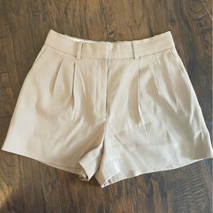 Aritzia Babaton 3” pleated shorts